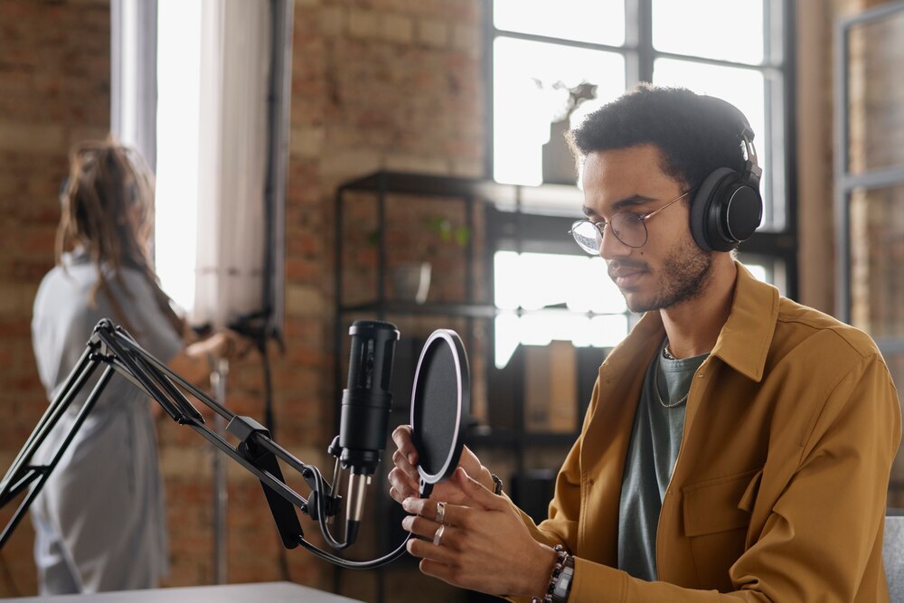 How Voice Over Artists London Help Define Your Brand Voice