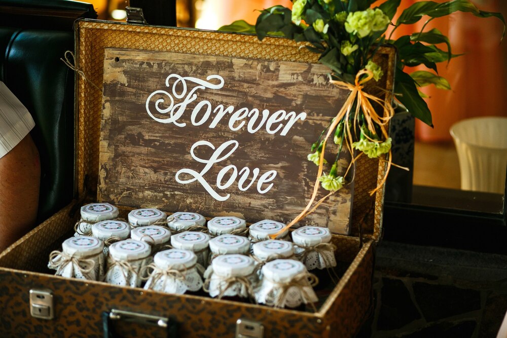 Top Reasons to Use Gin Hampers for Promotional Gifting